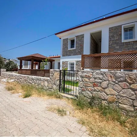 Peaceful Stone House Close To Beach With Backyard In Datca Apartment