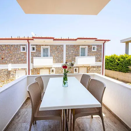 Peaceful Stone House Close To Beach With Backyard In Datca Datça